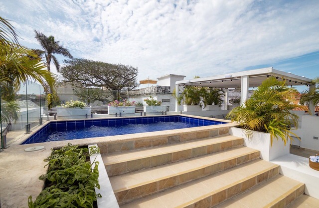 Beautiful 5 Bedroom House w/Pool in Walled City