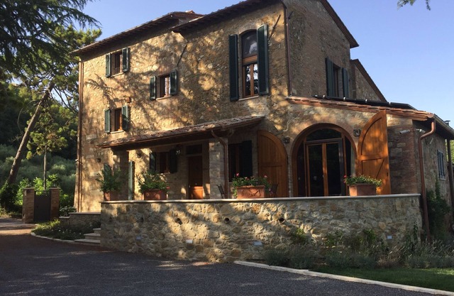 Beautiful 5-Bedroom Villa - Walk to Montepulciano w/Pool, Jacuzzi & Fitness Room