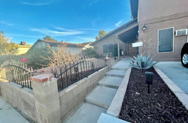 Beautiful 5Bed/3Bath + Pool In Las Vegas