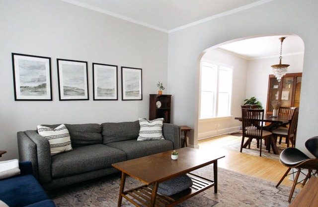 Beautiful 5BR Reunion Home near O'Hare and Downtown Chicago