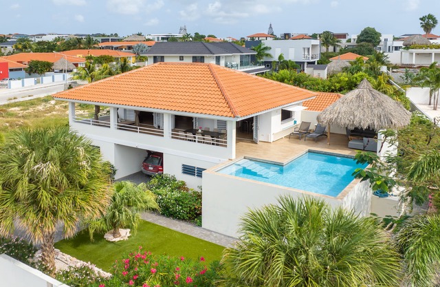Beautiful 6 person villa with pool 250 meters from the beach. A-location!