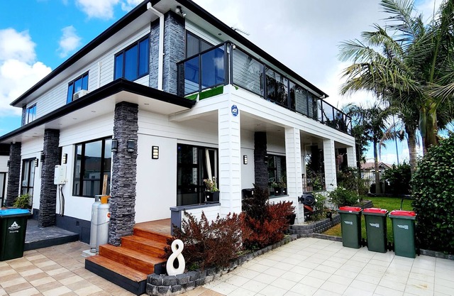 Beautiful 7 bedroom holiday home