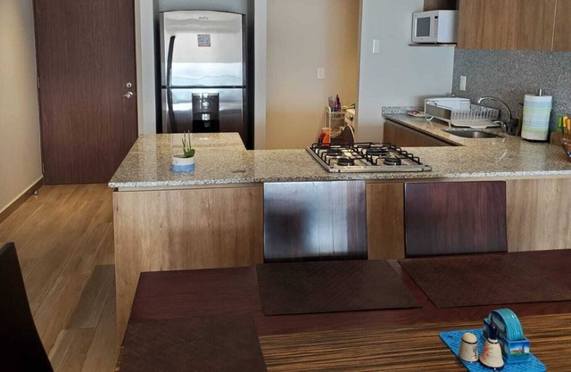 Beautiful Apartment W/Gym and Pool