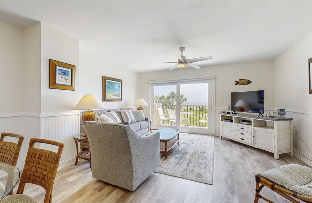 Beautiful Amelia Island townhome with pool & tennis, central AC