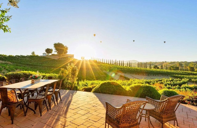 Beautiful Amenities-Stunning Views,Spa,LRG Kitchen!