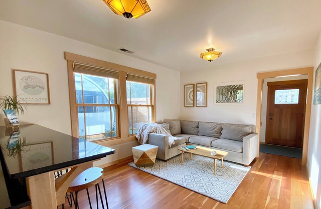 Beautiful and Clean 1920s Seabright Retreat - Perfect Central Location