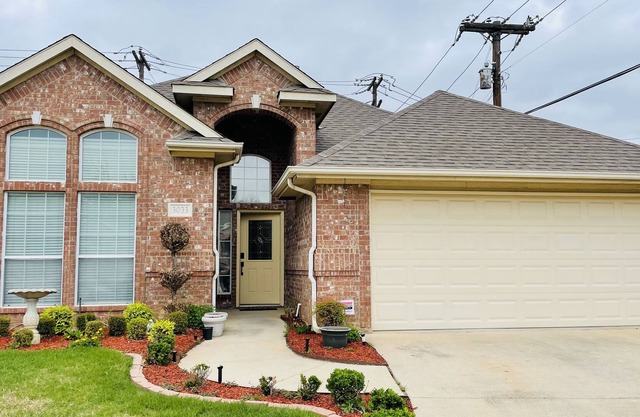 Beautiful and Modern Home - Must See & Must Stay