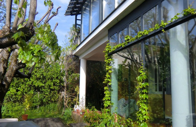 Beautiful and pleasant town house with shady garden in Forcalquier