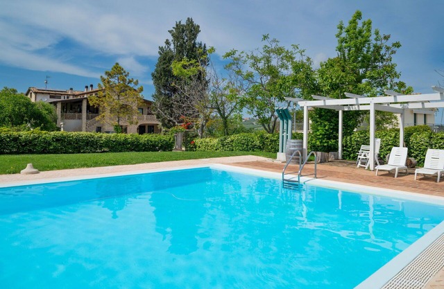 Beautiful apartment for 4 guests with A/C, WIFI, pool, TV, patio and pets allowed