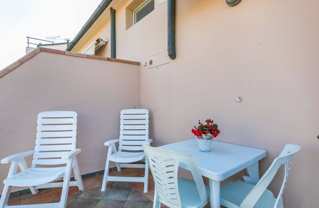 Beautiful apartment for 6 people with A/C, WIFI, TV and balcony
