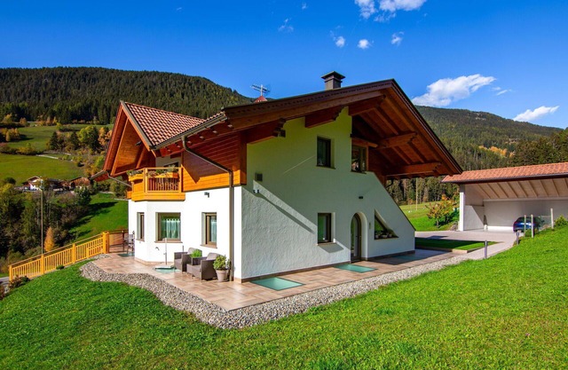 Beautiful apartment for 6 people with WIFI, TV, balcony and parking