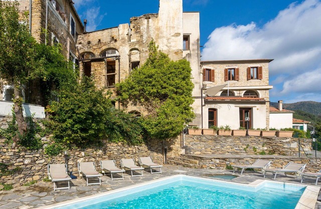 Beautiful apartment for 6 guests with pool, WIFI, patio, pets allowed, panoramic view and parking