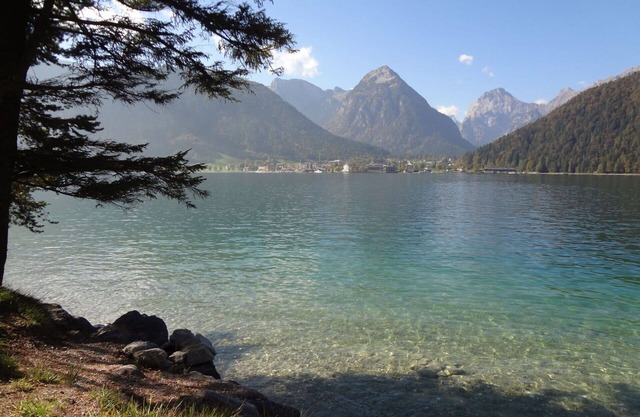 Beautiful apartment for 10 guests with hot tub, WIFI, TV, patio, pets allowed and parking