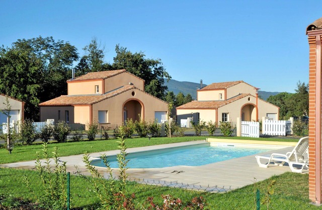 Beautiful apartment in villa for 8 guests with private pool, TV, terrace, pets allowed and parking