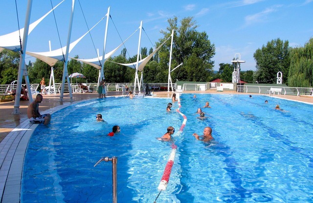 Beautiful apartment in villa for 5 people with pool, A/C, WIFI, terrace and parking