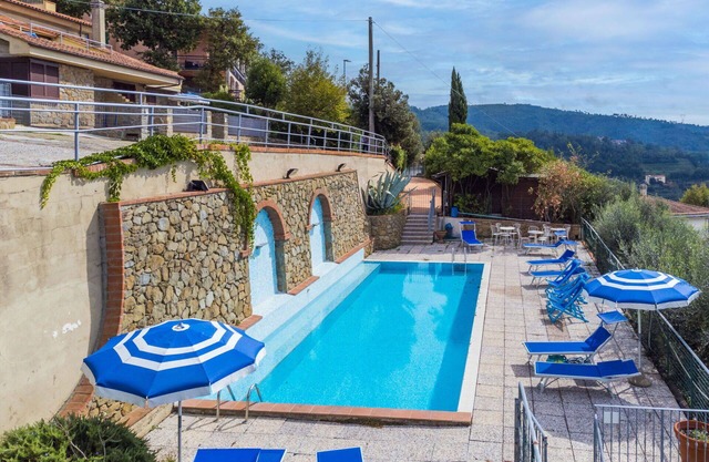 Beautiful apartment for 4 guests with WIFI, pool, TV, terrace, pets allowed and panoramic view