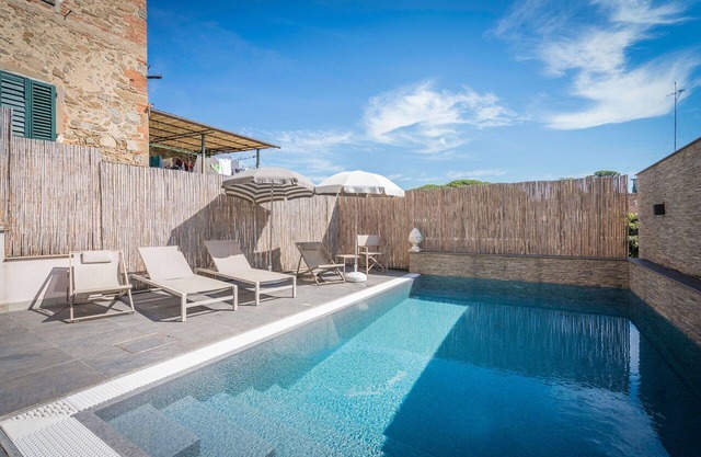 Beautiful apartment for 4 people with pool, WIFI, A/C, TV, balcony and panoramic view