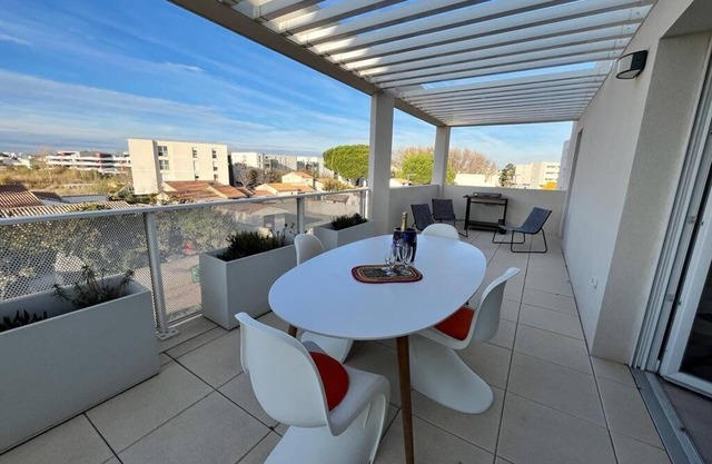 BEAUTIFUL APARTMENT IN A RESIDENCE WITH PARKING and ELEVATOR