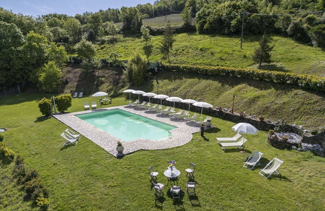 Beautiful apartment in villa for 4 guests with WIFI, pool, veranda, panoramic view and parking