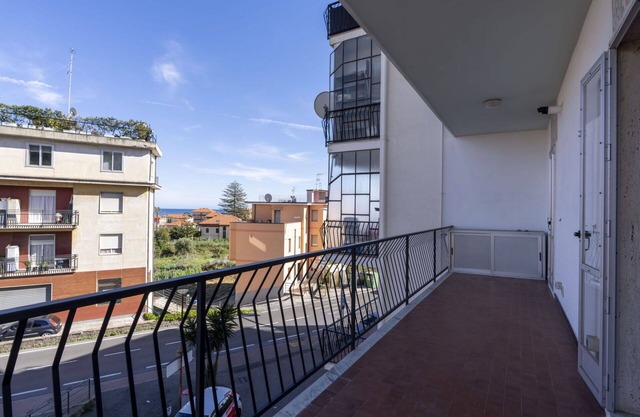Beautiful apartment for 6 guests with A/C, WIFI, TV, balcony, pets allowed and parking