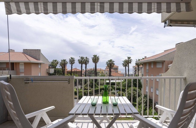 Beautiful apartment for 5 guests with WIFI, TV, balcony, pets allowed and parking