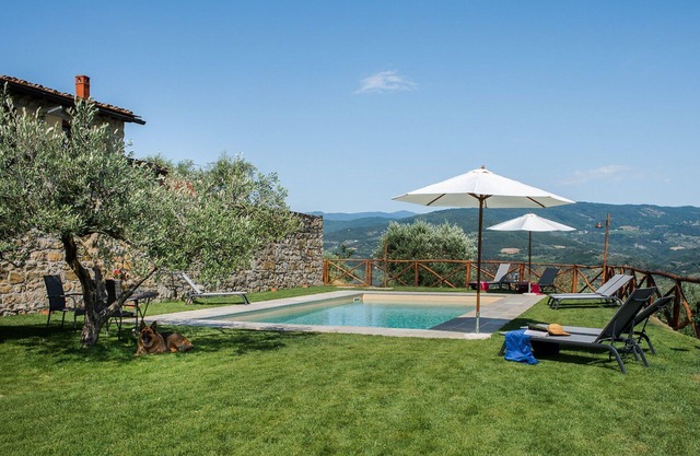 Beautiful apartment in villa for 4 people with WIFI, A/C, pool, TV, patio and panoramic view