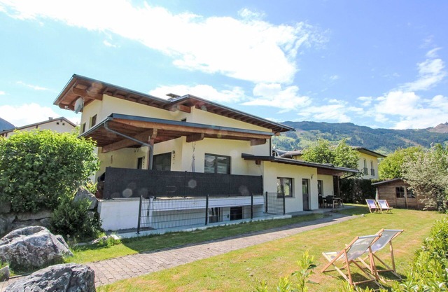 Beautiful apartment for 4 guests with WIFI, TV and patio