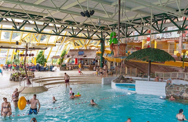 Beautiful apartment in villa for 6 people with pool, hot tub, TV, terrace and parking