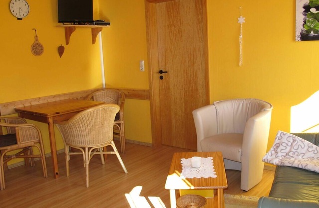 Beautiful apartment in villa for 3 guests with WIFI, TV, terrace, pets allowed and parking