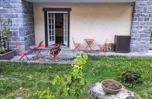 Beautiful apartment for 3 guests with WIFI, TV, pets allowed and parking