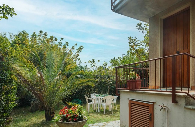 Beautiful apartment for 5 guests with WIFI, A/C, TV, balcony and pets allowed