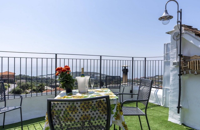 Beautiful apartment for 6 guests with WIFI, A/C, terrace and parking