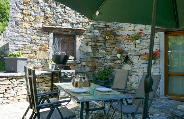 Beautiful apartment for 3 people with WIFI, TV and patio