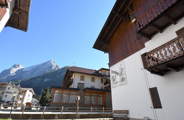 Beautiful apartment for 8 guests with WIFI, TV, pets allowed and parking