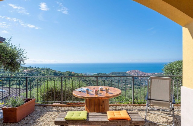 Beautiful apartment for 4 people with WIFI, A/C, TV and patio