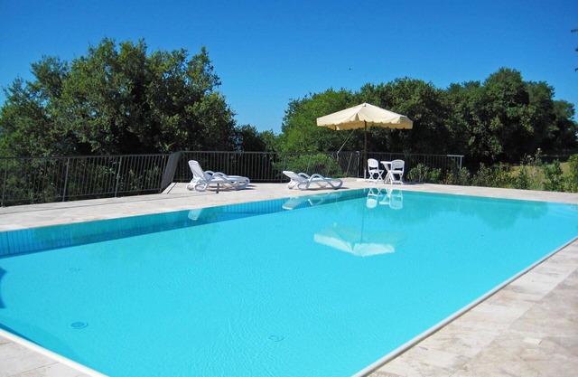 Beautiful apartment for 4 people with WIFI, pool, TV and pets allowed, close to San Gimignano