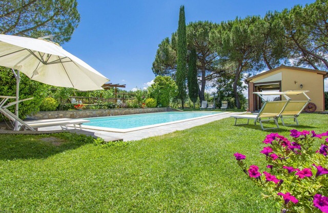 Beautiful apartment for 4 guests with pool, WIFI, TV, terrace and pets allowed