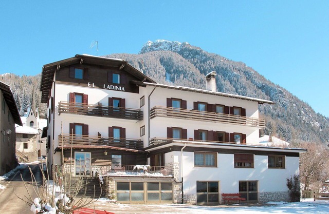 Beautiful apartment for 7 people with WIFI, TV, patio, pets allowed and parking