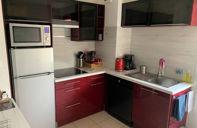 Beautiful apartment T 2 Rez garden with sheltered terrace swimming pool (summer) Fiber