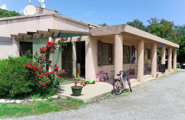 Beautiful apartment in villa for 6 people with WIFI, terrace and parking