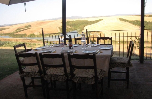 Beautiful apartment in villa for 4 guests with pool, WIFI