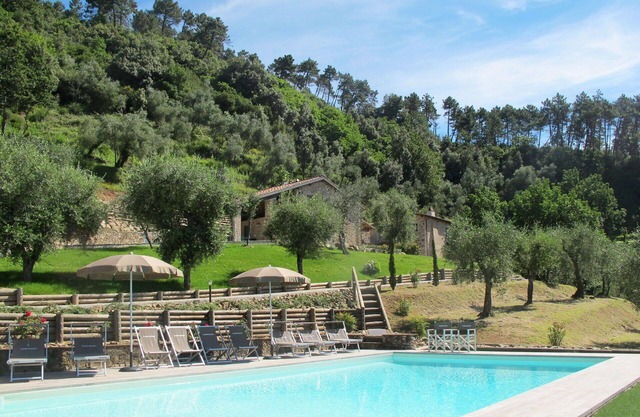 Beautiful apartment in villa with WIFI, private pool, A/C, TV, terrace, pets allowed and parking