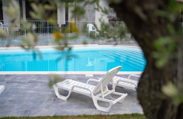 Beautiful apartment in villa for 4 guests with A/C, WIFI, pool, TV, patio and pets allowed