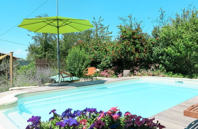 Beautiful apartment for 4 guests with pool and terrace