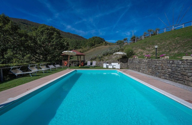 Beautiful apartment for 6 guests with WIFI, pool, TV, veranda, pets allowed and parking