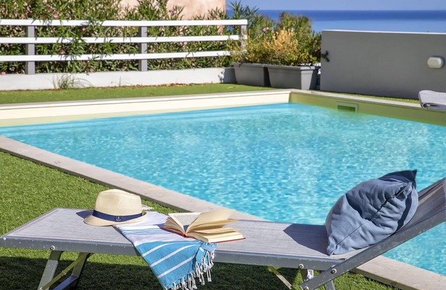 Beautiful apartment for 5 guests with WIFI, A/C, pool, TV, terrace and parking