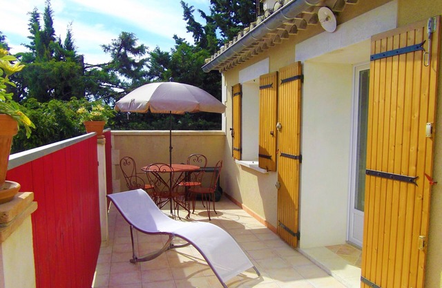 Beautiful Appart-Villa 60 m² for 2 people in a lovely Village next to Avignon !