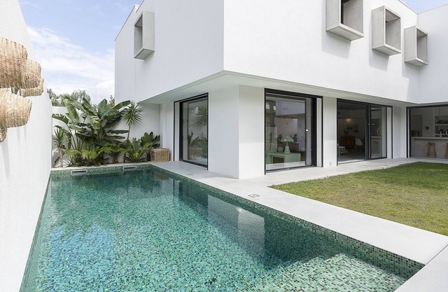 BEAUTIFUL ARCHITECT VILLA WITH PISICON IN ABSOLUTE CALM AND CLOSE TO THE SEA