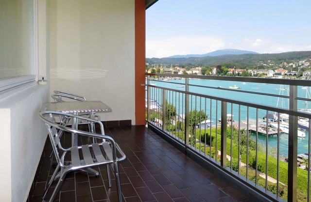 Beautiful apartment for 4 people with TV and balcony