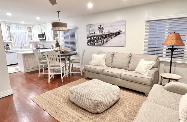 Beautiful Beach House - Walk to the beach!